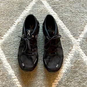 On Could Black running shoes
